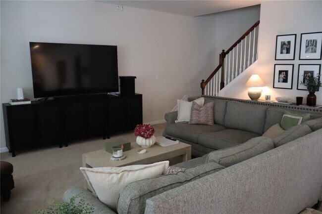 Building Photo - 701 Woodbridge Dr