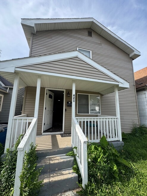 Building Photo - 421 E Streicher St