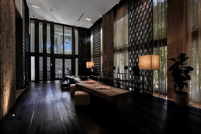 Building Photo - 2201 Collins Ave