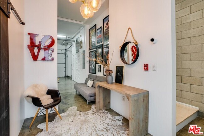 Building Photo - 3450 Cahuenga Blvd
