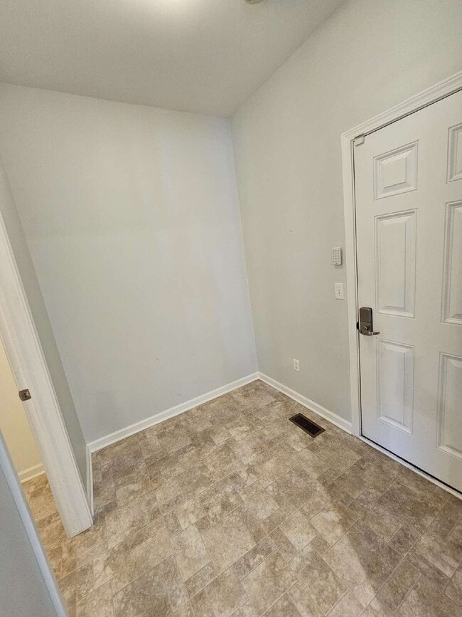 Building Photo - 4 Bed, 2.5 Bath with Granite Kitchen, Large Island, Luxury Master Suite, Full Basement, Huge Outd...