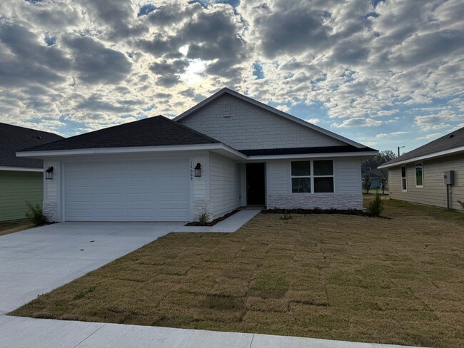 Building Photo - 3 Bedroom 2 Bath In Savannah Station