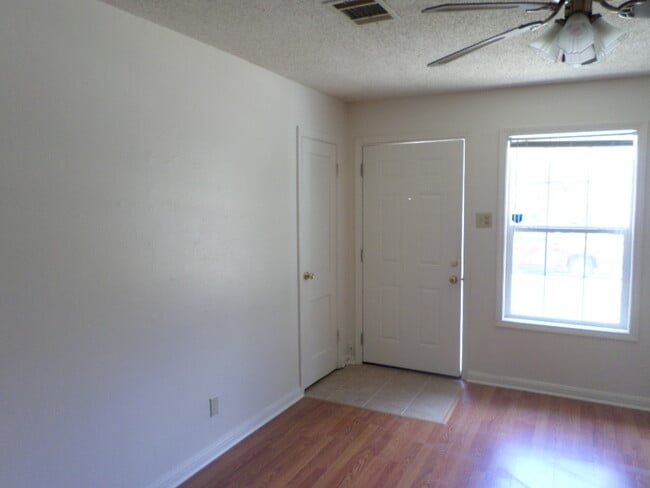 Building Photo - 1811 Poage Ave