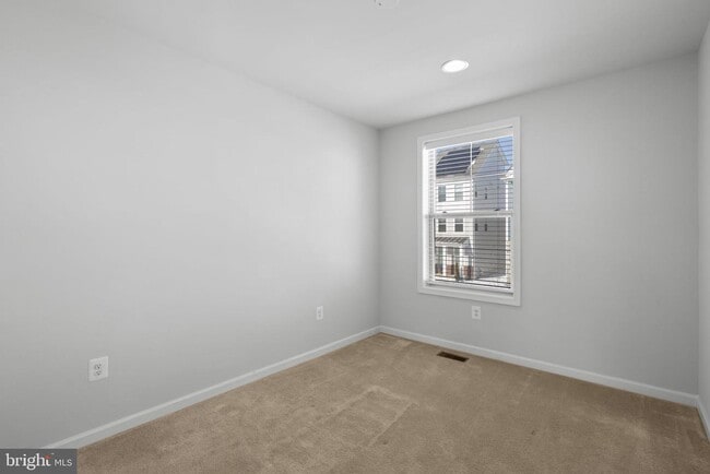 Building Photo - 257 Redpoll Alley