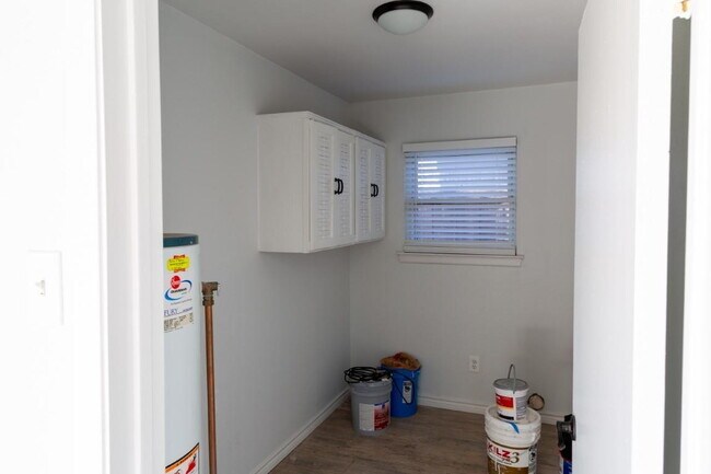 Building Photo - 2333 Seabreeze Dr