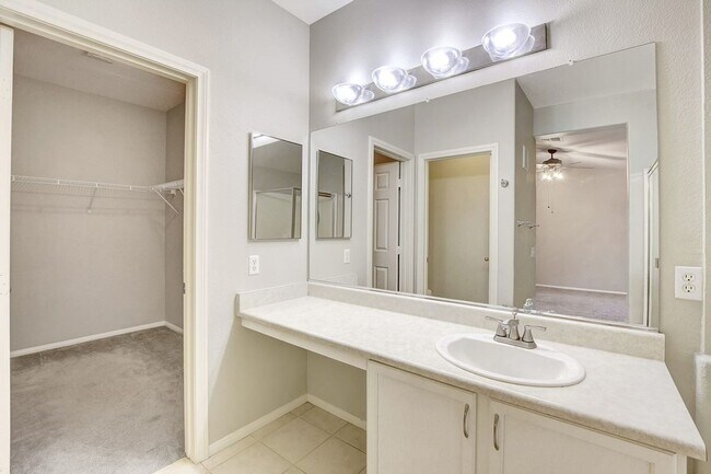 Building Photo - 716 Peachy Canyon Cir