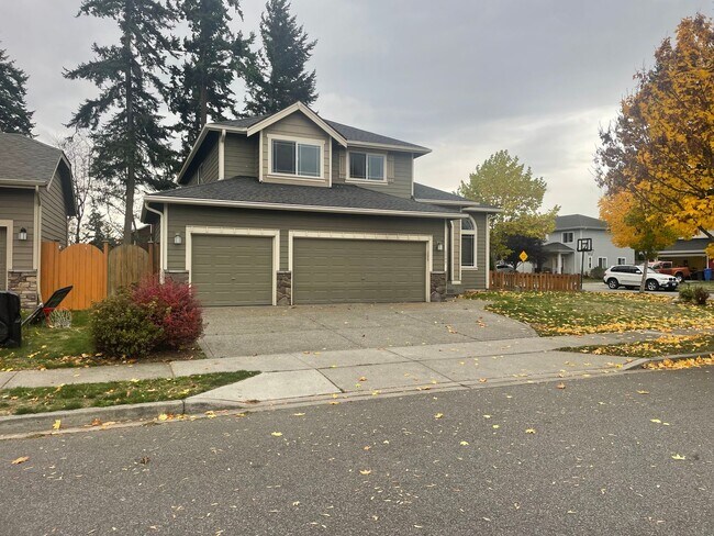 Building Photo - ***PENDING APPLICATION***Gorgeous, Spacious Home Close to Everything!