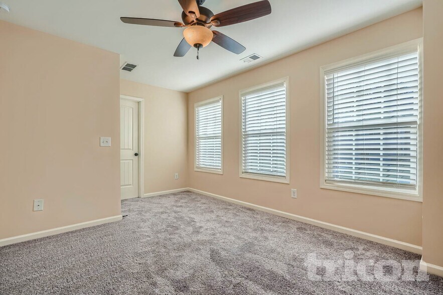 Building Photo - 922 Ashton Park Dr SW