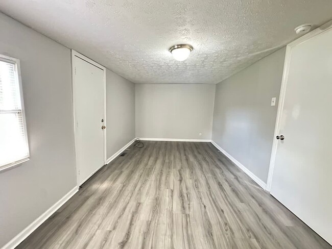 Building Photo - 252 E Loudon Ave