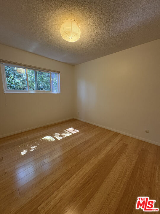 Building Photo - 748 E Kensington Rd