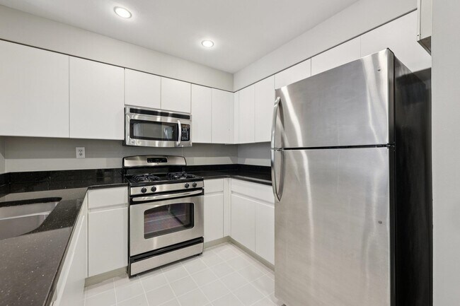 Building Photo - 302 Nelson Ct