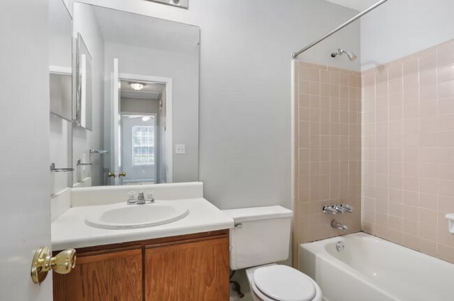 Building Photo - 3 bed 2 bath in Decatur! ***Enjoy $250 off your first month’s rent***