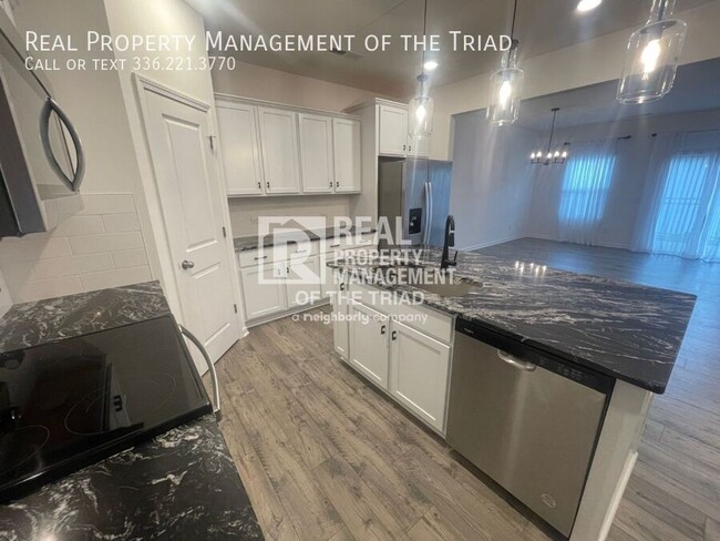 Building Photo - 207 Solacium Ln