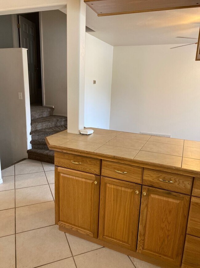 Building Photo - Maple Village Duplex