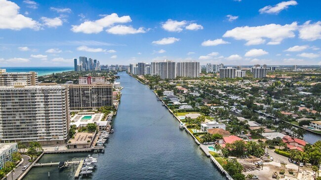 Building Photo - 1830 S Ocean Dr