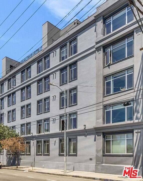 Building Photo - 825 East 4th St
