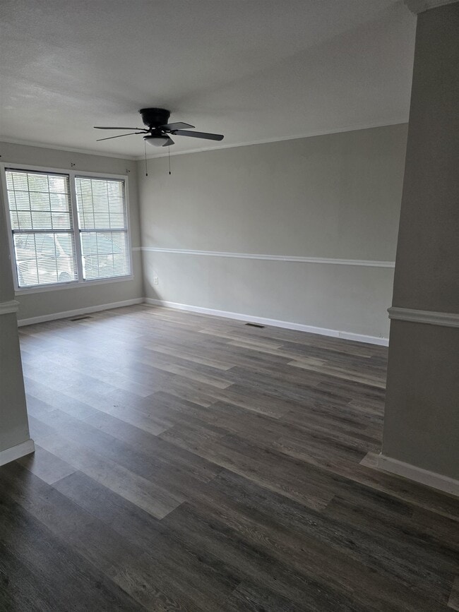 Building Photo - 331 Robin Ave