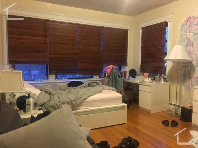 Building Photo - 215 Saint Paul St