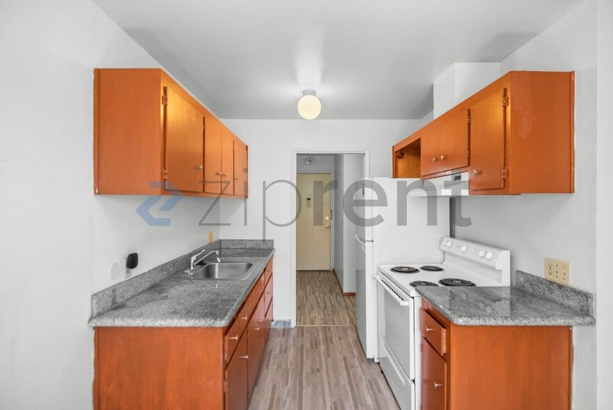 Building Photo - Unit 1