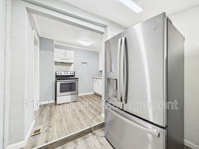 Building Photo - 3218 E 61st St