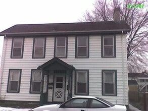 Building Photo - 111 Pearl St