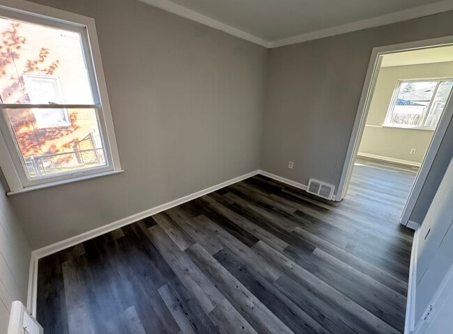 Building Photo - Charming newly renovated 3 bedroom bungalow
