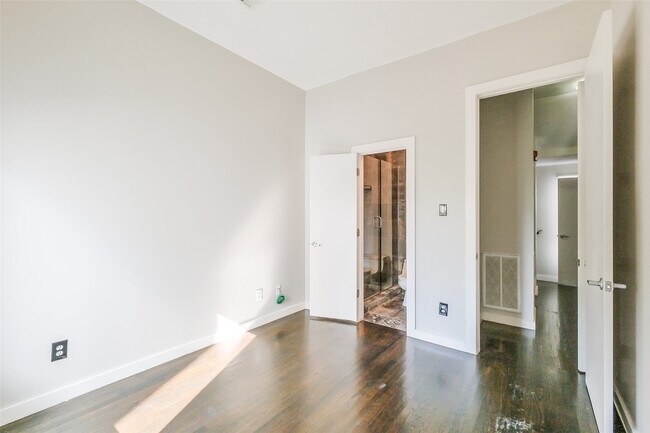 Building Photo - 5710 Winsome Ln