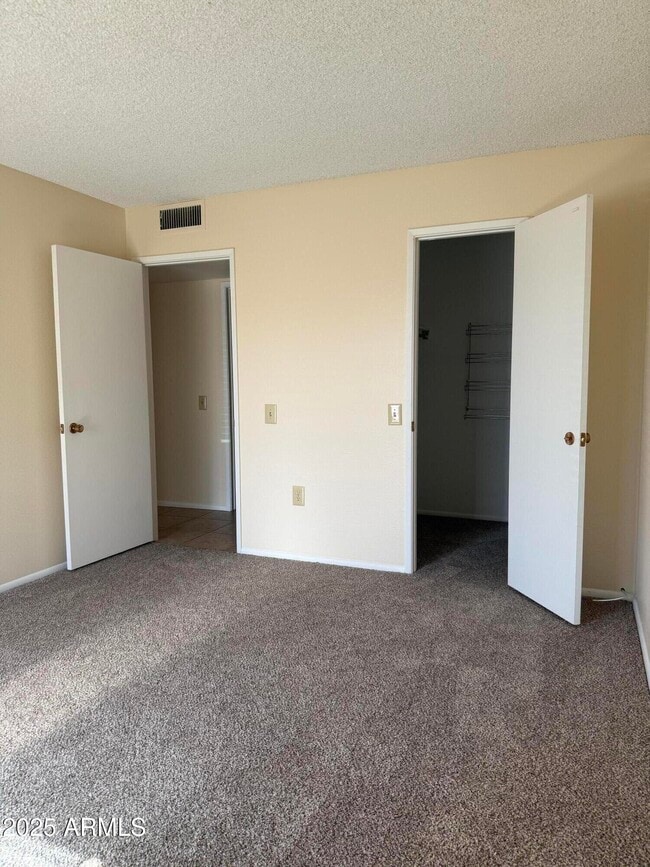 Building Photo - 9338 W Glen Oaks Cir N