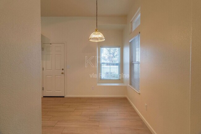 Building Photo - 4142 Pinehurst Cir