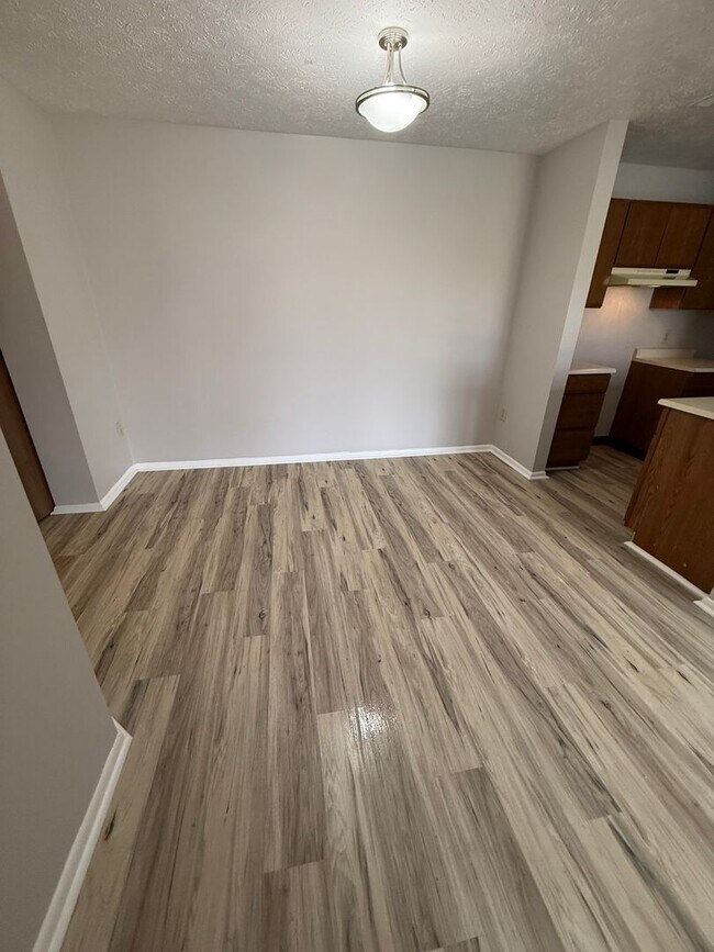 Building Photo - 2 bedroom condo available!