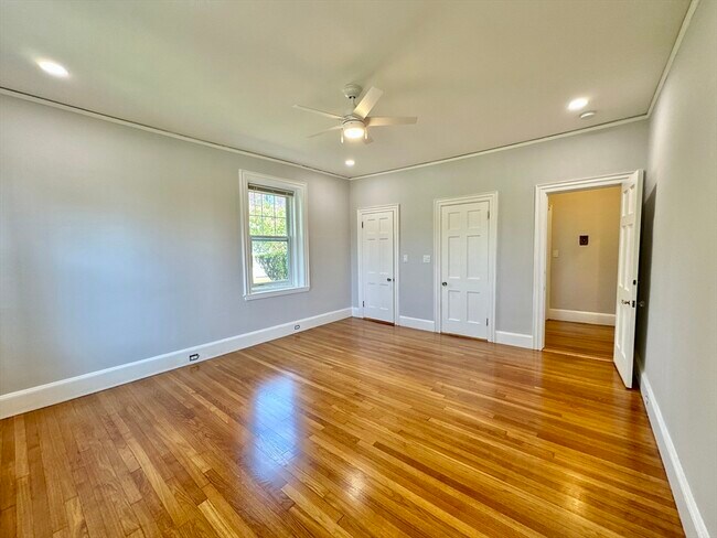 Building Photo - 476 Jamaicaway