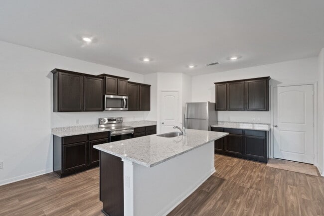 Building Photo - Step into a roomy Elgin residence designed for easy living and everyday convenience.