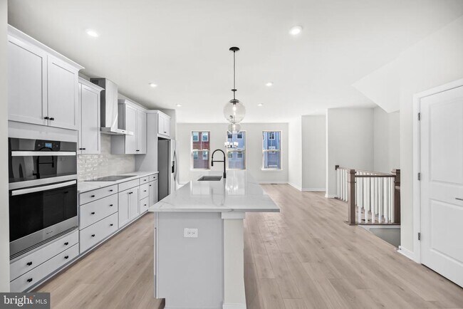 Building Photo - 6236 Folly Ln