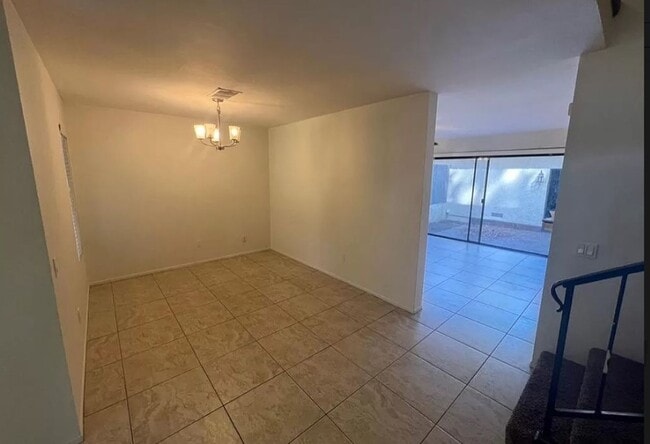 Building Photo - AVAILABLE NOW! Canyon Crest Townhome