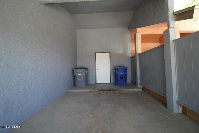 Building Photo - 9604 Gaza Dr