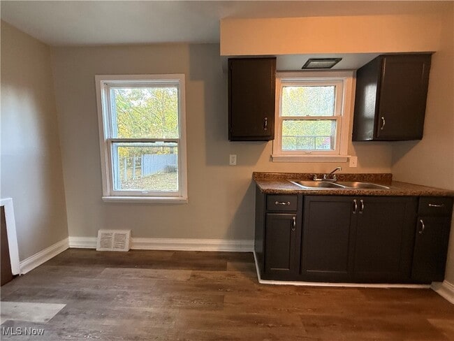 Building Photo - 4468 E 156th St