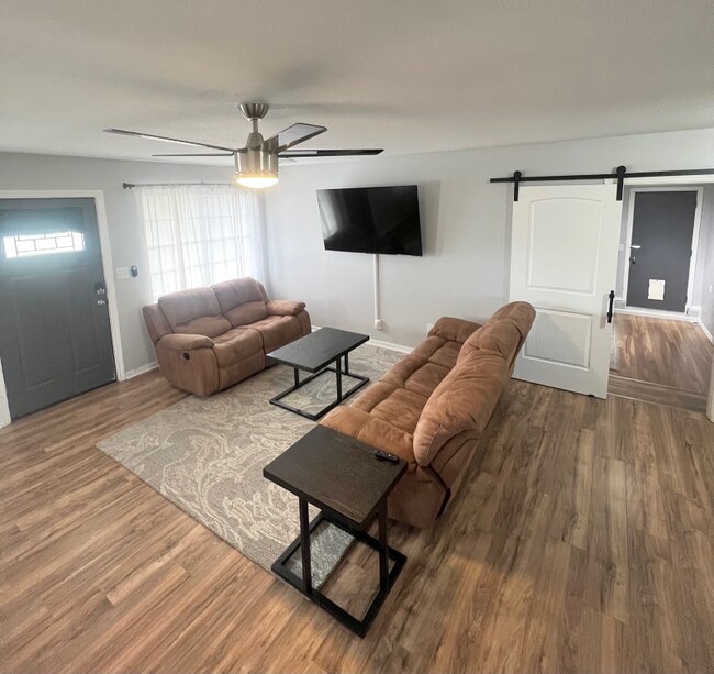 Building Photo - 4813 Bermuda Cir