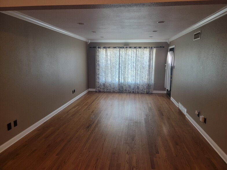 Building Photo - 3701 N Drexel Blvd