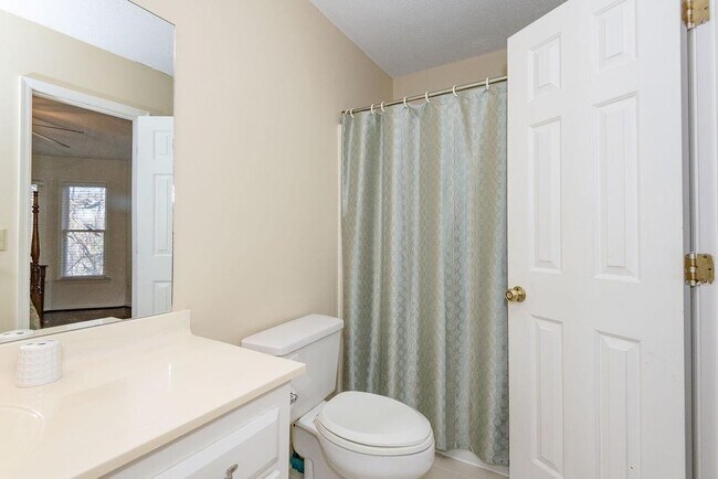 Building Photo - 10315 Crescent Ridge Dr