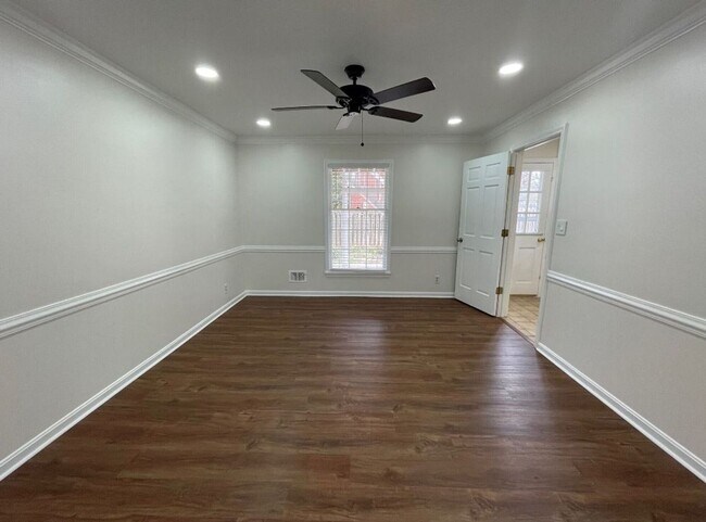 Building Photo - Douglas Hills Colonial
