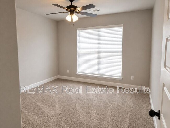 Building Photo - 511 Melrose Pl