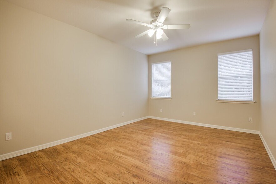 Building Photo - 3821 Willowick Cir