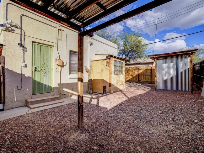 Building Photo - 2 Bedroom 2 Bathroom