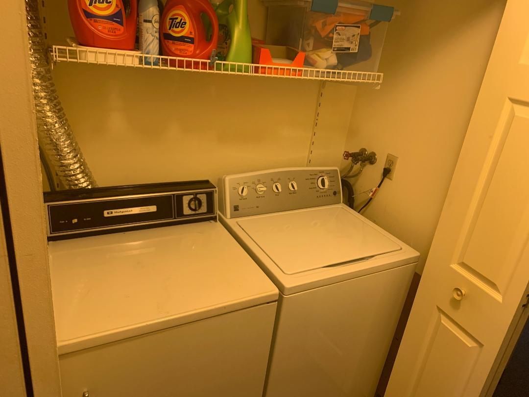 Laundry on 2nd floor - 3268 Niagara Sq