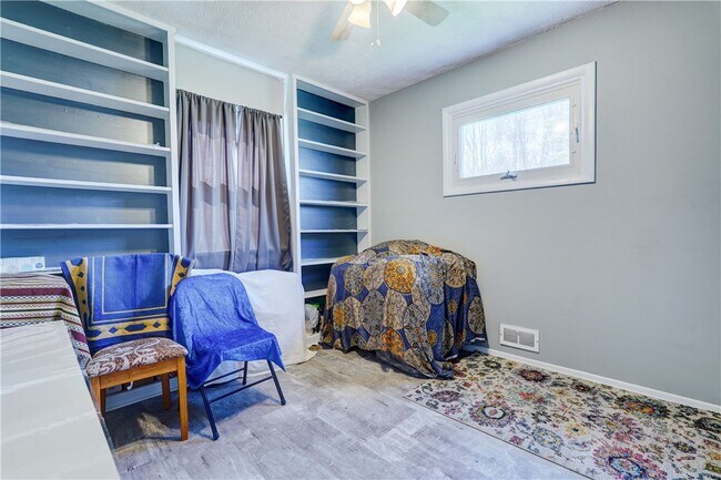 Building Photo - 889 Long Pond Rd