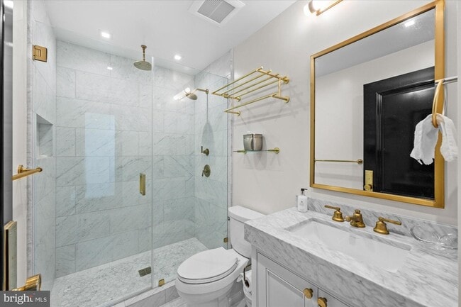 Building Photo - 1524 Swann St NW