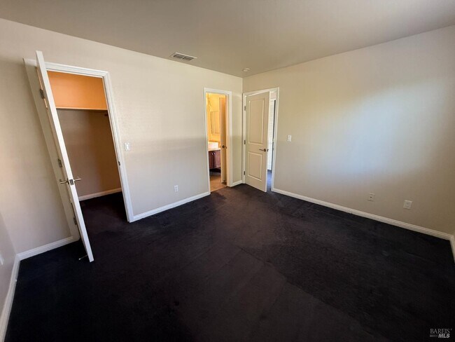Building Photo - 310 Spyglass Pkwy