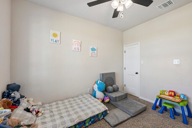 Building Photo - 716 Killam Dr