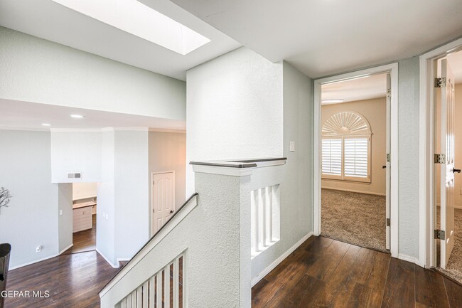 Building Photo - 6821 Pearl Ridge Dr