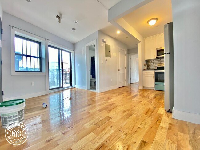 Building Photo - 938 Tilden St